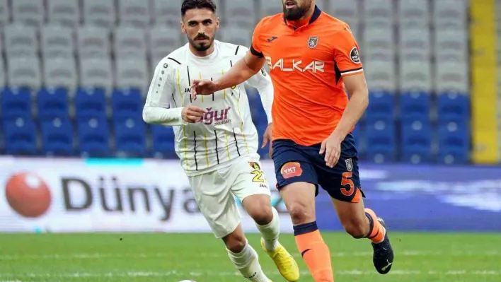 Spor Toto Süper Lig: Medipol Başakşehir: 1 - İstanbulspor: 0 (İlk yarı)