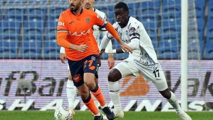 Spor Toto Süper Lig: Medipol Başakşehir: 0 - Adana Demirspor: 0 (İlk yarı)