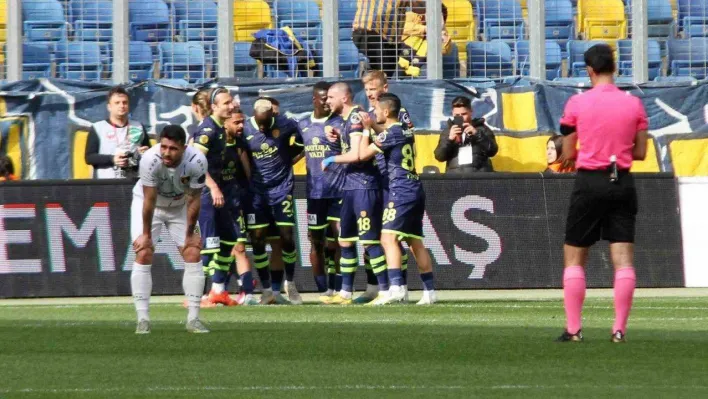 Spor Toto Süper Lig: MKE Ankaragücü: 2 - İstanbulspor: 0 (İlk yarı)