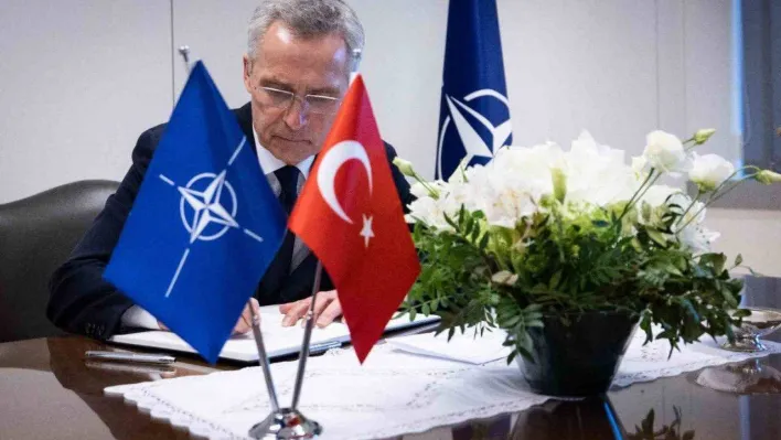 Stoltenberg, Türkiye'nin NATO Daimi Temsilciliği'nde taziye defterini imzaladı