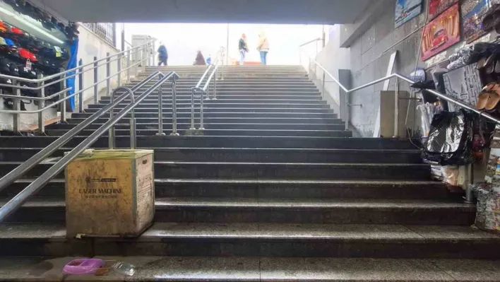 Su basan Eminönü yeraltı çarşısı esnafı İBB'ye isyan etti