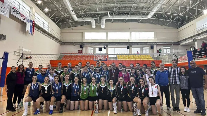 SUBÜ'den kadın ve erkek voleybolda ikincilik