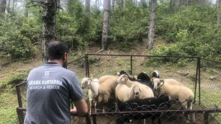 SUBÜ ekibi bayramda depremzedelerin yanındaydı