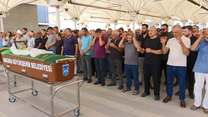 Suça sürüklenen çocuk tarafından boğularak öldürüldüğü iddia edilen kadın son yolculuğuna uğurlandı