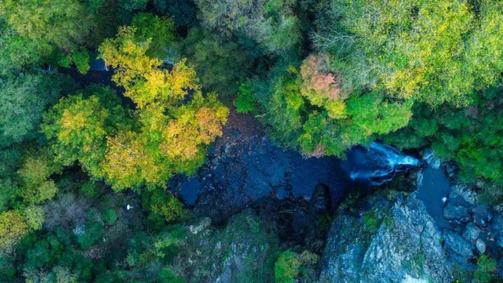 Sudüşen Şelalesi'nde sonbahar güzelliği