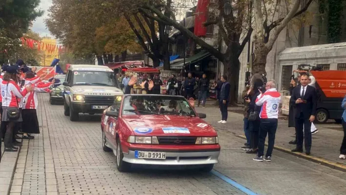 Sultanahmet Meydanı'nda 17'nci Doğu-Batı Dostluk Rallisi'nin startı verildi