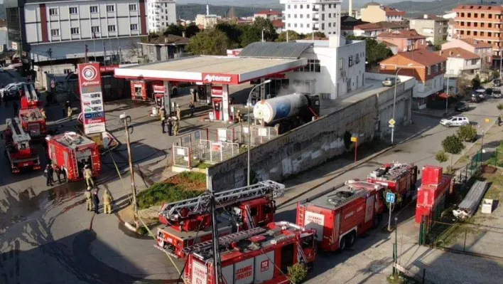 Sultanbeyli'de akaryakıt istasyonunda gaz tankeri alev alev yandı