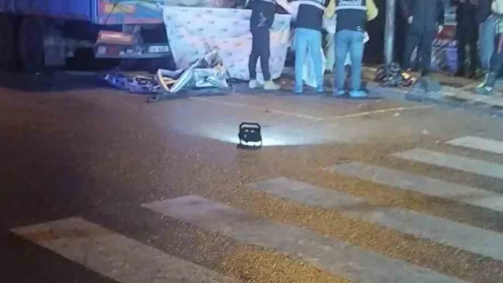 Sultanbeyli'de polisin 'dur' ihtarına uymayan araç tıra arkadan çarptı: 1 ölü