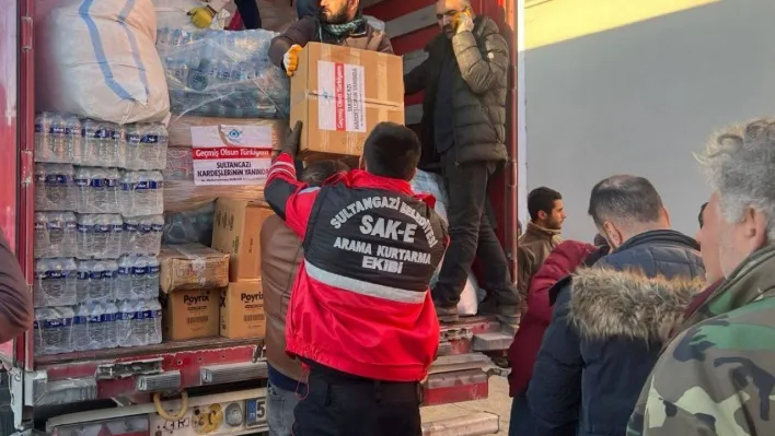 Sultangazi Belediyesi, afet bölgesine 3 günde 65 tır yardım gönderdi