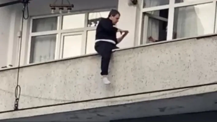Sultangazi'de balkondan atlamak isteyen genç yürekleri ağza getirdi