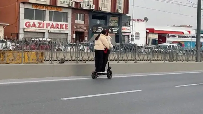 Sultangazi'de elektrikli scooterla tehlikeli yolculuk