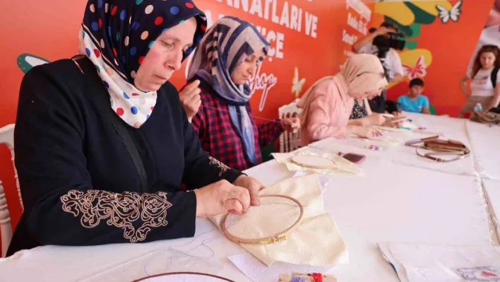 Sultangazi Gelenekten Geleceği Kadın Eli Festivali'nde kadınların el emekleri görücüye çıktı