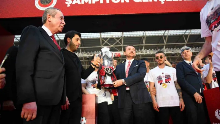 Süper Lig'e yükselen Gençlerbirliği, kupasını aldı