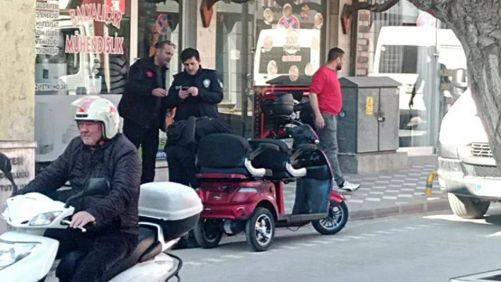 Şüphe üzerine durdurulan motosiklet çalıntı çıktı