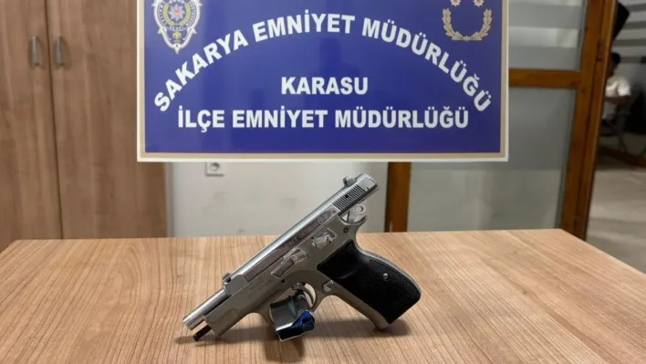 Şüphe üzerine durduruldu, üstünden ruhsatsız tabanca çıktı