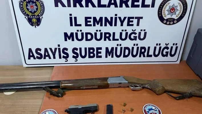 Şüpheli tavırlar uyuşturucu ve silah yakalattı