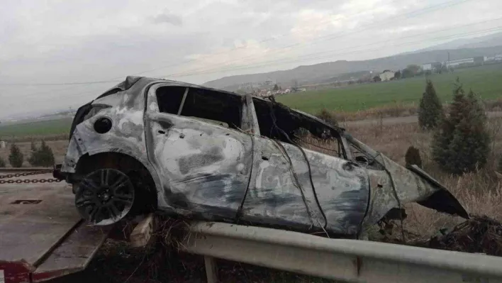 Takla atan otomobilde sıkışan sürücü aracının alev alması sonucu hayatını kaybetti