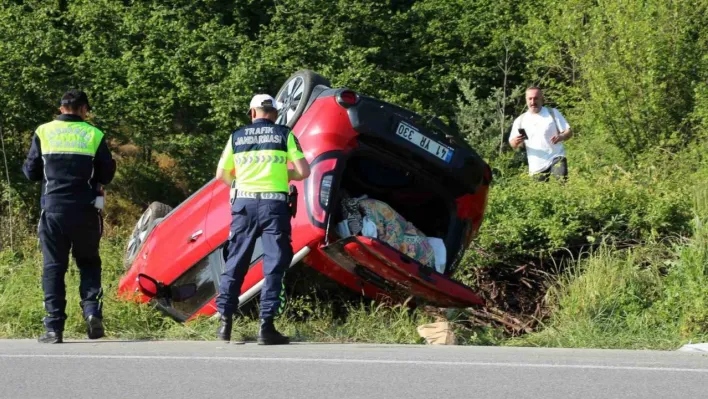 Takla atan otomobildeki aile ölümden döndü: 1'i bebek 4 yaralı