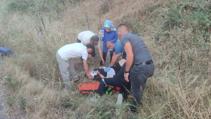 Takla atan otomobilden savrulan 2 genç hayatını kaybetti, 2 genç de ağır yaralandı