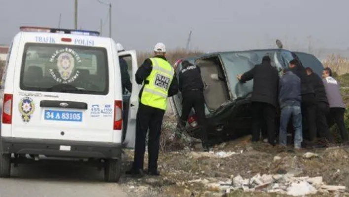 Takla atan araçtan yara almadan çıktı