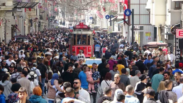 Taksim'de bayram yoğunluğu