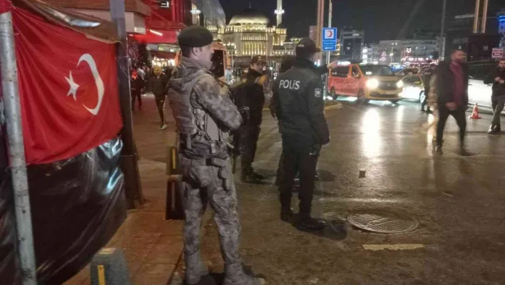 Taksim'de Huzur Uygulaması: Silahla tehditten aranan şüpheli yakalandı