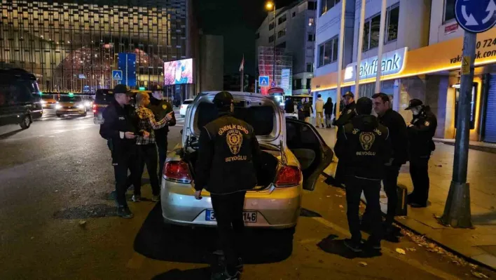 Taksim'deki huzur uygulamasında alkollü sürücünün ehliyetine el konuldu