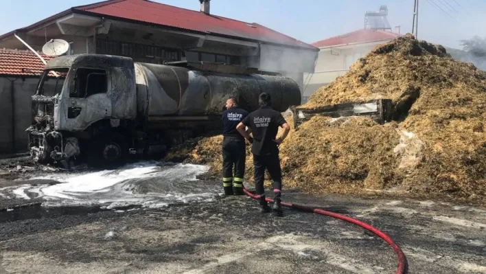 Tanker ve saman balyaları alev alev yandı