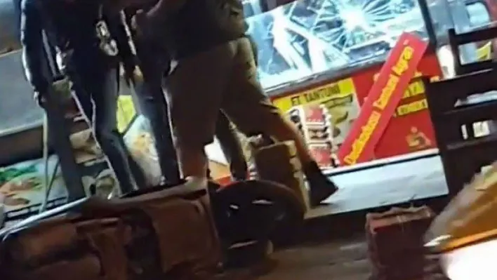 Tantuni restoranını yerle bir ettiler, motosikletleri kırdılar