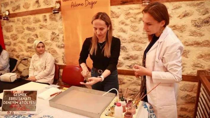 Tarihi mekanda 'ebru' etkinliği