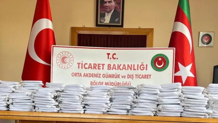 Taşucu Limanı'nda eş zamanlı uyuşturucu operasyonu