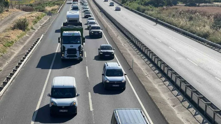 Tatilcilerin dönüşü başladı: Tekirdağ-İstanbul karayolunda trafik yoğunluğu sürüyor