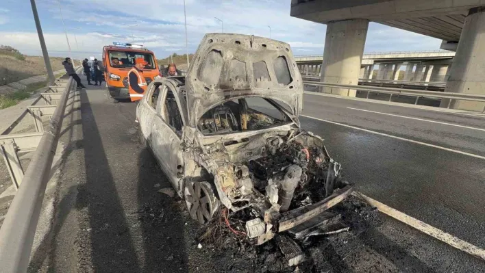 Tayakadın'da otomobil alev alev yandı