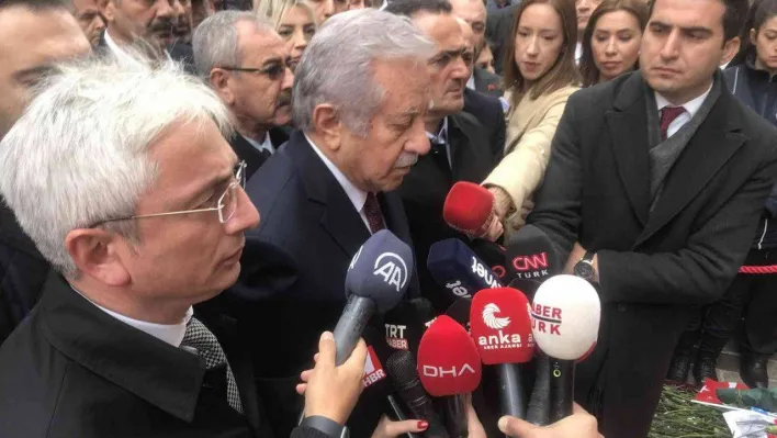 TBMM Başkanvekili Celal Adan, terör saldırısının yaşandığı İstiklal Caddesi'nde açıklamalarda bulundu