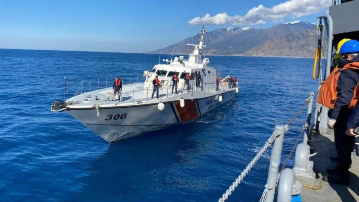 TCG Sarucabey, yardım malzemelerini Hatay'a ulaştırdı