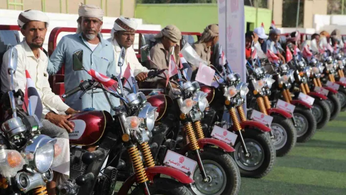 TDV Yemen'de yoksul 100 kişiye 3 tekerlekli motosiklet dağıtımı yaptı