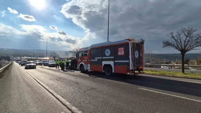 Tekirdağ Çevre Yolu'nda hararet yapan araç trafiği aksattı