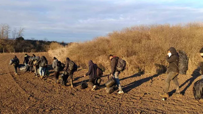 Tekirdağ'da 12 kaçak göçmen, 1 organizatör yakalandı