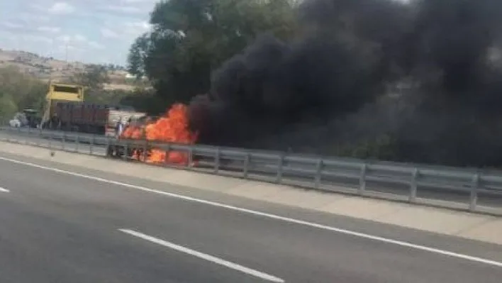 Malkara'da alev alan araçta 1 kişi yanarak öldü, 1 kişi ise ağır yaralı