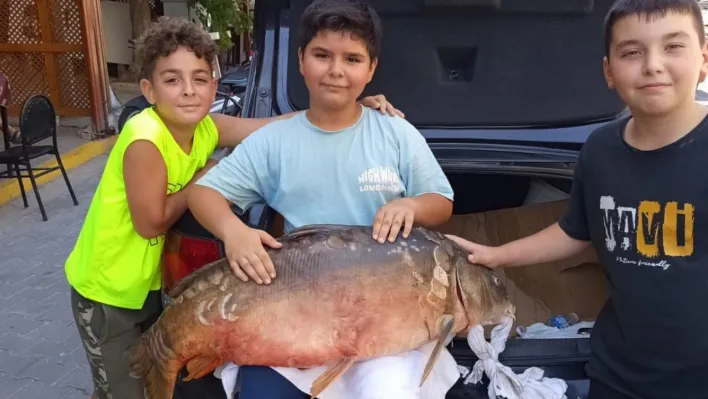 Tekirdağ'da amatör balıkçı 38 kiloluk sazan yakaladı