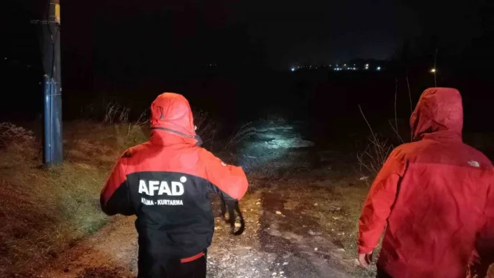 Tekirdağ'da aralıksız yağan sağanak ulaşımı durma noktasına getirdi