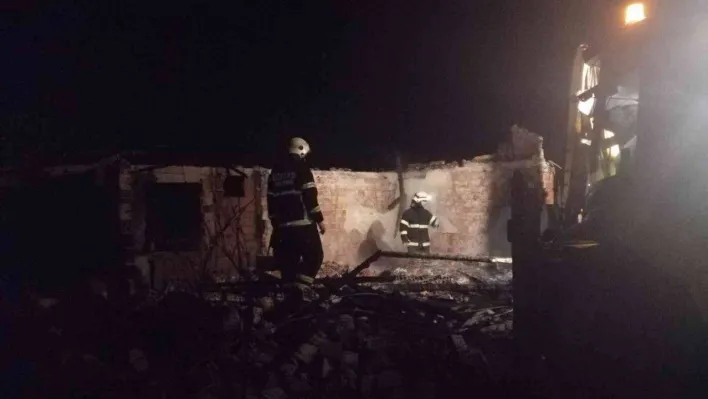 Tekirdağ'da bağ evi alev alev yandı