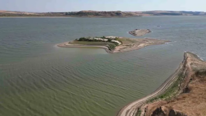 Tekirdağ'da barajda adacıklar oluştu