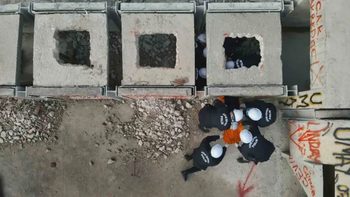 Tekirdağ'da çevik kuvvete afet anında enkazda arama kurtarma eğitimi