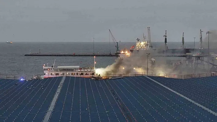 Tekirdağ'da denizdeki feribot yangınında 30 kişi dumandan etkilendi