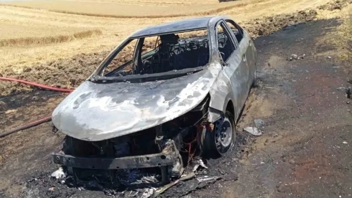 Tekirdağ'da egzozdan çıkan kıvılcım otomobili küle çevirdi