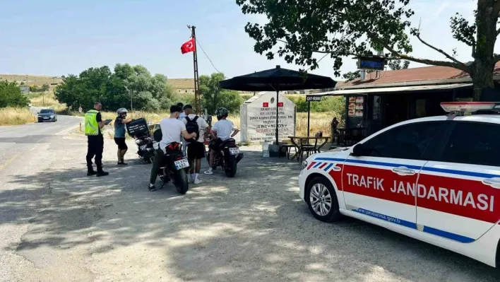 Tekirdağ'da emniyet şeridini ihlal eden 9 kişiye 65 bin lira ceza