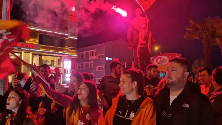 Tekirdağ'da Galatasaray taraftarları şampiyonluğu coşkuyla kutladı