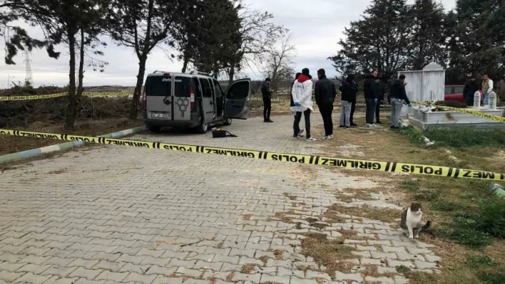 Tekirdağ'da iki kuzen mezarlıkta park halindeki araçta ölü bulundu