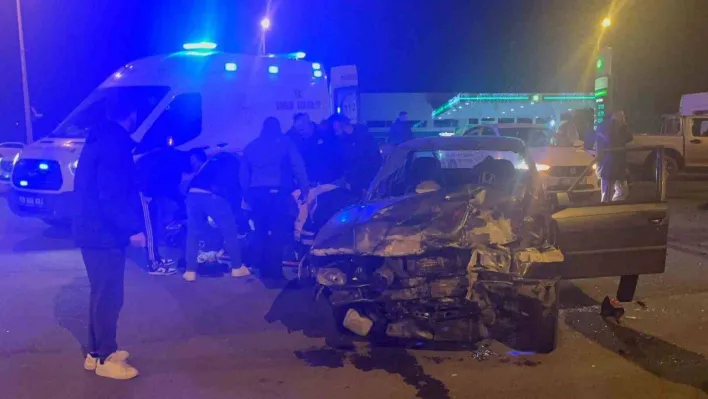 Tekirdağ'da iki otomobil çarpıştı: 4 yaralı